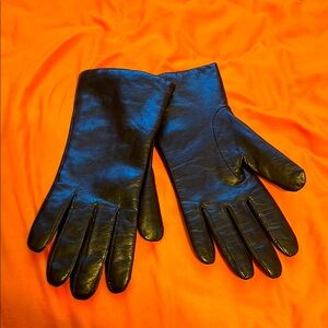 Wilson’s Black Leather Women’s Gloves